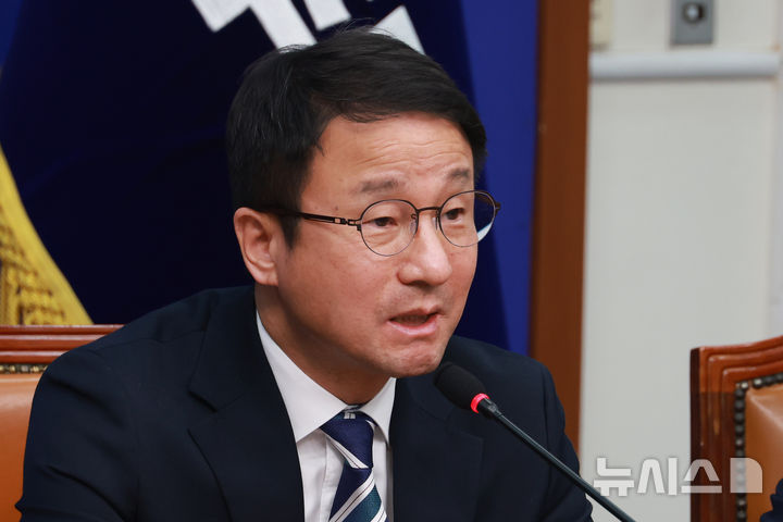 [서울=뉴시스] 고승민 기자 = 한병도 더불어민주당 원내대표가 20일 서울 여의도 국회에서 열린 최고위원회의에서 발언하고 있다. 2026.02.20. kkssmm99@newsis.com