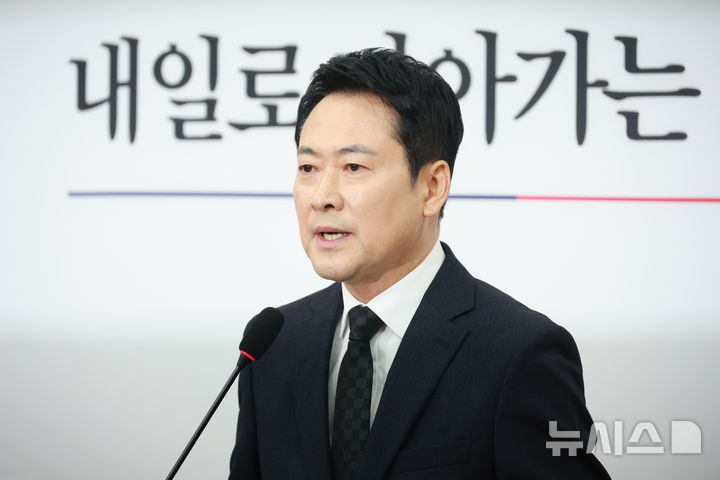 [서울=뉴시스] 고승민 기자 = 장동혁 국민의힘 대표가 20일 서울 여의도 국회에서 기자회견을 하고 있다. 2026.02.20. kkssmm99@newsis.com