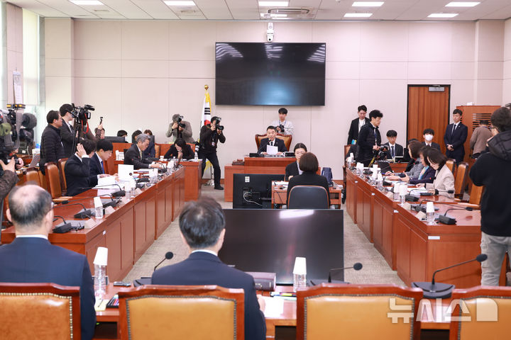 사면법 개정 법사위 설전…與 "내란죄 사면 금지" 野 "헌법상 대통령 고유 권한"