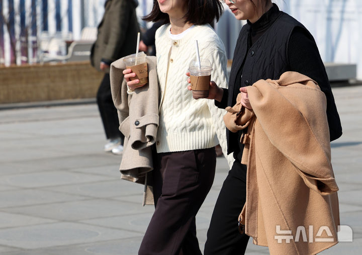 전국 맑고 포근…낮 최고 20도 '봄 기운'[오늘날씨]
