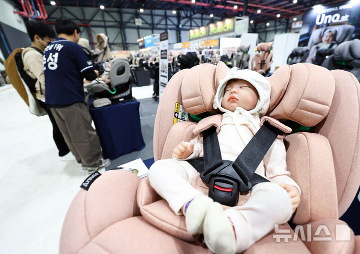 여성 71% 단시간 근로... 장시간 노동이 성별 격차 키워 - 뉴스 썸네일 이미지