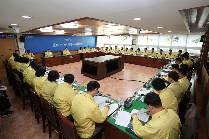 [무안=뉴시스] 전남 무안군 긴급 방역대책회의. (사진=무안군 제공) 2026.02.21. photo@newsis.com *재판매 및 DB 금지