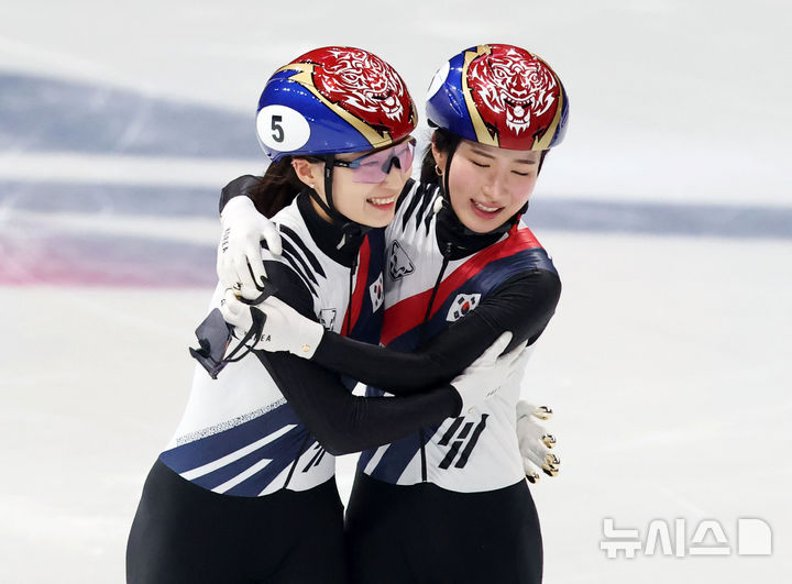 이 대통령, 쇼트트랙 메달 레이스 "참 자랑스럽다" 축하