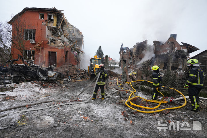 러, 우크라 북동부 키이우와 남서부 오데사 때려…서단 리비우 이어
