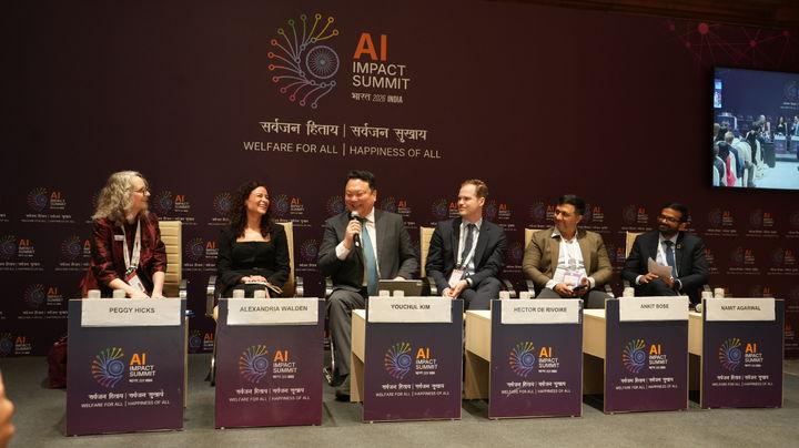 [서울=뉴시스] 김유철 LG AI연구원 전략부문장이 20일(현지시간) 인도 뉴델리에서 열린 인도 인공지능(AI) 정상회의에서 발언하는 모습. (사진=LG) 2026.02.22 photo@newsis.com *재판매 및 DB 금지 *재판매 및 DB 금지