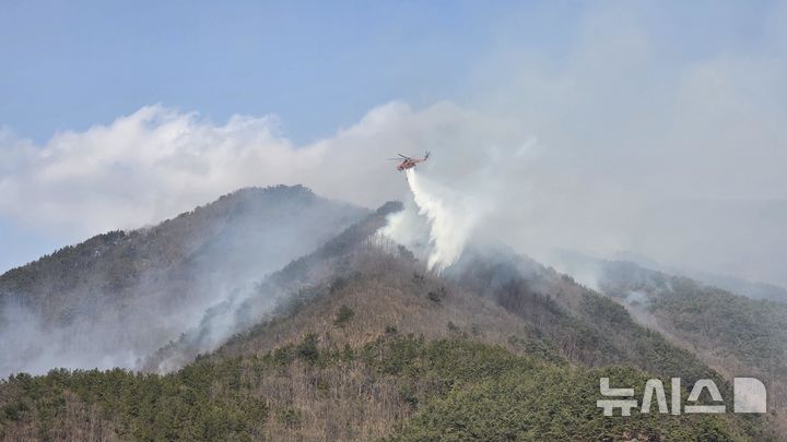 경남 함양군 산불 지속…행안장관 "진화에 총력"