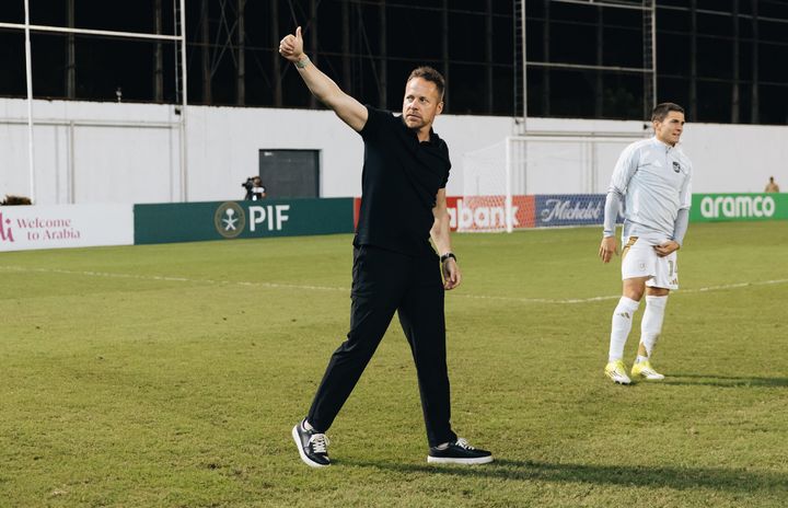 [서울=뉴시스] 미국 프로축구 메이저리그사커(MLS) 로스앤젤레스FC(LAFC)의 마크 도스 산토스 감독. (사진=LAFC SNS 캡처) 2026.02.18. photo@newsis.com *재판매 및 DB 금지
