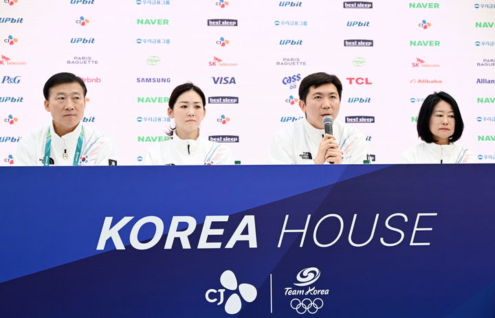 [서울=뉴시스] 유승민 대한체육회장 등이 22일 이탈리아 밀라노의 코리아하우스에서 진행된 결산 기자회견에서 발언하고 있다. (사진=대한체육회 제공) 2026.02.22. photo@newsis.com *재판매 및 DB 금지