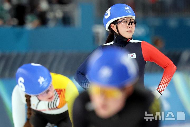 [밀라노=뉴시스] 박주성 기자 = 스피드스케이팅 박지우가 21일(현지시간) 이탈리아 밀라노 스피드스케이팅 스타디움에서 열린 2026 밀라노·코르티나담페초 동계올림픽 스피드 스케이팅 여자 매스 스타트 준결승에서 3위로 결승에 진출하고 있다. 2026.02.21. park7691@newsis.com