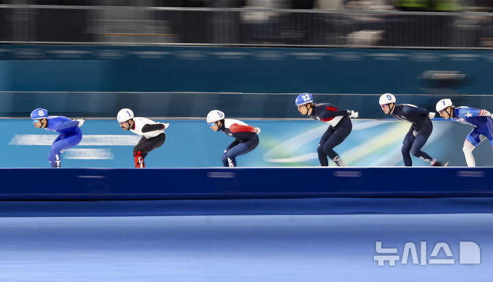 [밀라노=뉴시스] 김근수 기자 = 스피드스케이팅 정재원이 21일(현지시간) 이탈리아 밀라노 스피드스케이팅 스타디움에서 열린 2026 밀라노·코르티나담페초 동계올림픽 스피드 스케이팅 남자 매스 스타트 결승에서 질주하고 있다. 2026.02.21. ks@newsis.com