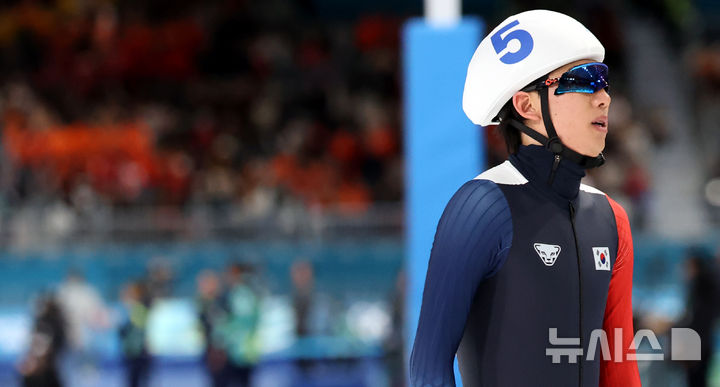 [밀라노=뉴시스] 박주성 기자 = 스피드스케이팅 정재원이 21일(현지시간) 이탈리아 밀라노 스피드스케이팅 스타디움에서 열린 2026 밀라노·코르티나담페초 동계올림픽 스피드 스케이팅 남자 매스 스타트 결승에서 5위로 결승선을 통과하고 있다. 2026.02.21. park7691@newsis.com