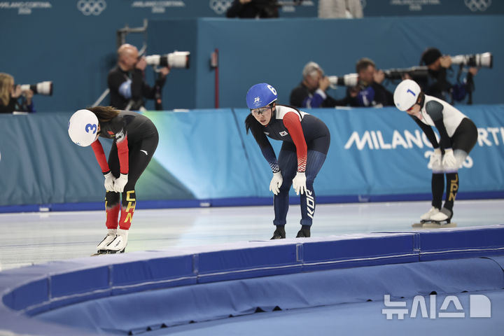 [밀라노=뉴시스] 김근수 기자 = 스피드스케이팅 박지우가 21일(현지시간) 이탈리아 밀라노 스피드스케이팅 스타디움에서 열린 2026 밀라노·코르티나담페초 동계올림픽 스피드 스케이팅 여자 매스 스타트 결승을 마치고 숨을 고르고 있다. 2026.02.22. ks@newsis.com