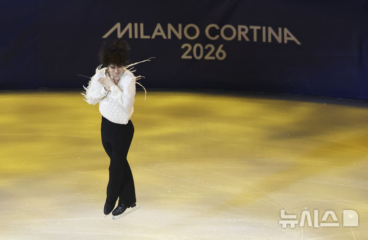 [밀라노=뉴시스] 김근수 기자 = 피겨스케이팅 차준환이 21일(현지 시간) 이탈리아 밀라노 아이스 스케이팅 아레나에서 열린 피겨스케이팅 갈라쇼에서 연기를 펼치고 있다. 2026.02.22. ks@newsis.com