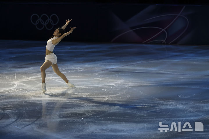 [밀라노=뉴시스] 김근수 기자 = 피겨스케이팅 이해인이 21일(현지 시간) 이탈리아 밀라노 아이스 스케이팅 아레나에서 열린 피겨스케이팅 갈라쇼에서 연기를 펼치고 있다. 2026.02.22. ks@newsis.com