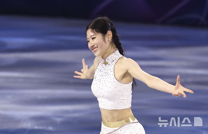 [밀라노=뉴시스] 김근수 기자 = 피겨스케이팅 이해인이 21일(현지 시간) 이탈리아 밀라노 아이스 스케이팅 아레나에서 열린 피겨스케이팅 갈라쇼에서 연기를 펼치고 있다. 2026.02.22. ks@newsis.com