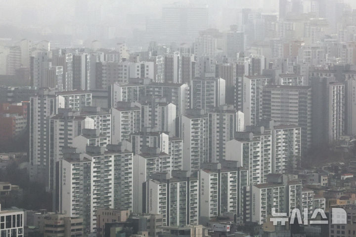 여야, 다주택 규제 공방… 與 "아파트 매매 매물 늘어" 野 "이사철 전월세 매물 실종"