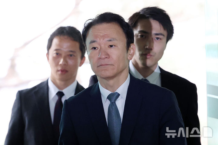 [서울=뉴시스] 조성우 기자 = 일본 시마네현이 이른바 '다케시마(일본이 주장하는 독도 명칭)의 날' 행사 강행 등 독도에 대한 부당한 영유권 주장을 반복하는 것과 관련해, 마츠오 히로타카 주한 일본대사관 총괄공사가 22일 오후 서울 종로구 외교부 청사로 초치되고 있다. 2026.02.22. xconfind@newsis.com