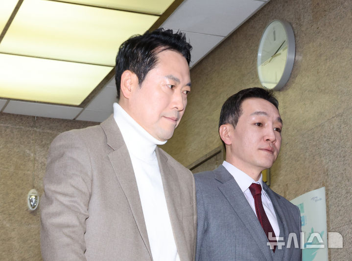 [서울=뉴시스] 김금보 기자 = 장동혁 국민의힘 대표가 22일 오후 서울 여의도 국회에서 열린 최고위원회의에 참석을 하고 있다. 2026.02.22. kgb@newsis.com