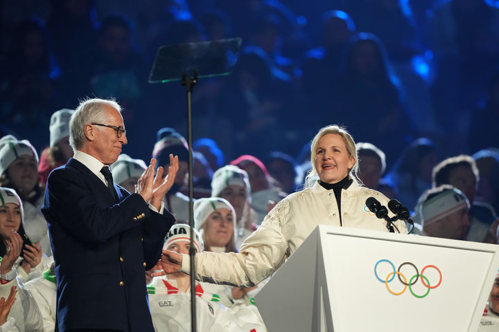 [베로나=AP/뉴시스]폐회식에서 연설하는 코번트리 IOC 위원장. 2026.02.22.
