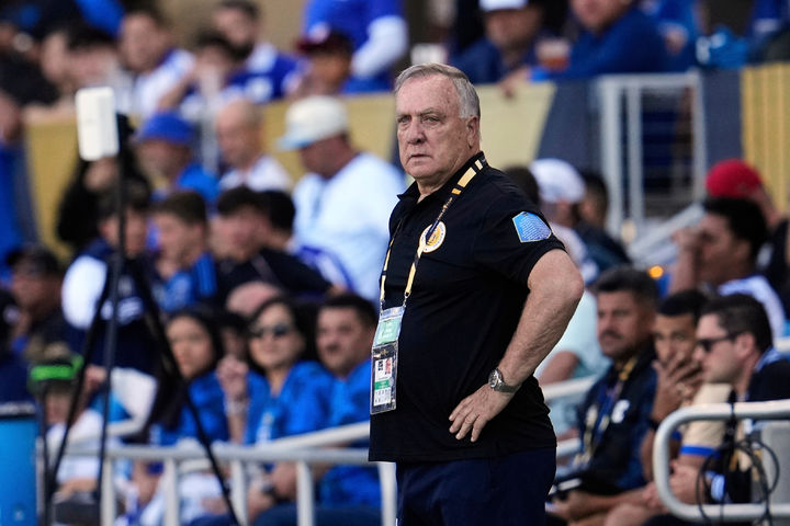 [새너제이=AP/뉴시스] 퀴라소 축구 국가대표팀을 떠난 딕 아드보카트 감독. 2025.06.17.