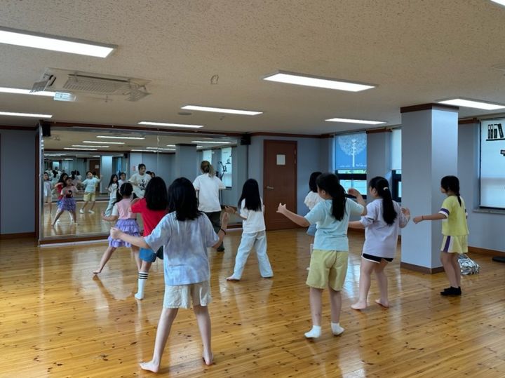 [세종=뉴시스] 한국마사회 '찾아가는 문화센터'. (사진=마사회 제공) *재판매 및 DB 금지