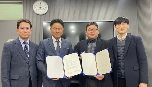 [서울=뉴시스] 삼육보건대학교와 삼육대학교 관계자들이 업무협약 체결 후 기념 촬영을 하고 있다. (사진=삼육보건대 제공) 2026.02.23. photo@newsis.com *재판매 및 DB 금지