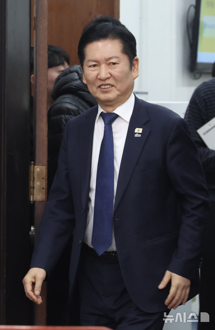 [서울=뉴시스] 조성봉 기자 = 정청래 더불어민주당 대표가 23일 오전 서울 여의도 국회에서 열린 최고위원회에 참석하고 있다. 2026.02.23. suncho21@newsis.com