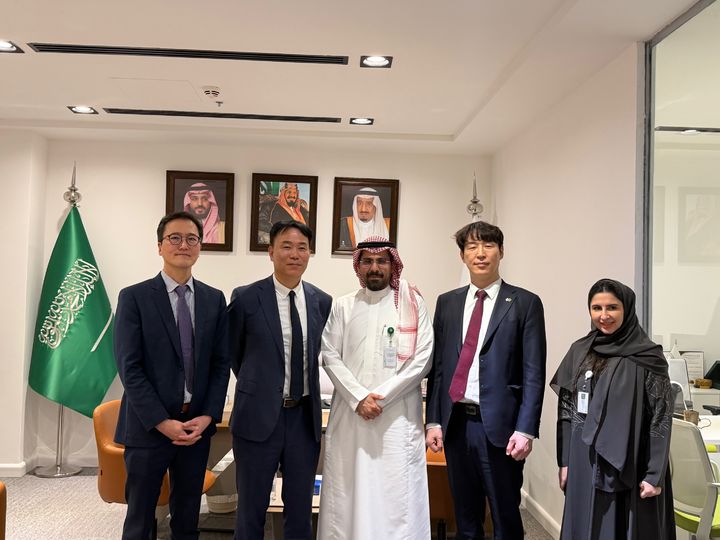 [서울=뉴시스] 23일 식품의약품안전처에 따르면 인증원과 사우디 식약청을 방문해 인증원이 사우디 할랄 인증기관으로 인증받기 위한 실무협의를 개최했다. (사진=식약처 제공) 2026.02.23. photo@newsis.com *재판매 및 DB 금지