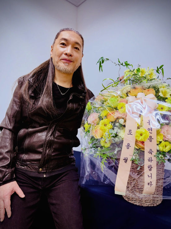 [서울=뉴시스] 은퇴 선언 후 40주년 공연을 진행 중인 가수 임재범이 선배 조용필에게 축하 화환을 받았다. (사진 = 임재범 인스타그램 캡처) 2026.02.23. photo@newsis.com *재판매 및 DB 금지