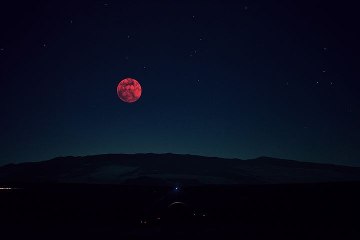 [밀양=뉴시스] 밀양아리랑우주천문대 천체투영관에서 구현한 개기월식. (사진=밀양시 제공) 2026.02.23. photo@newsis.com *재판매 및 DB 금지