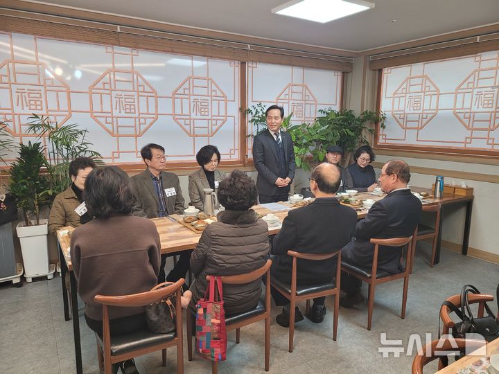 [진천=뉴시스] 진천군 독립유공자 유족 초청 오찬 간담회