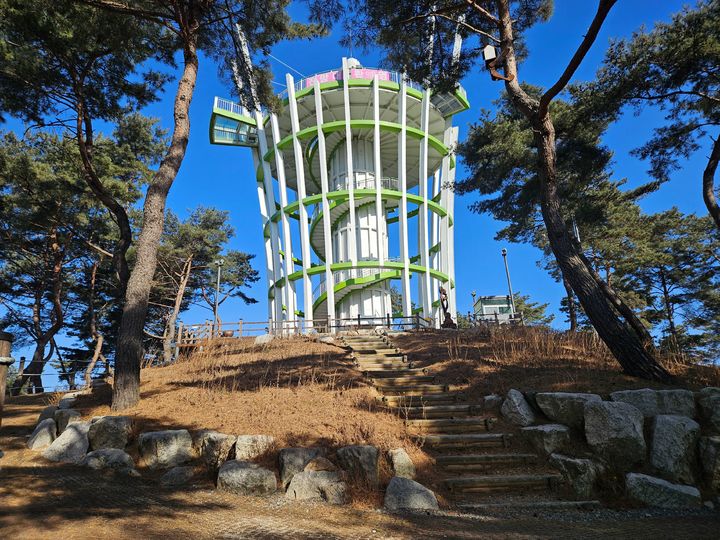 목동근린공원 내에 위치한 스카이타워. (사진=가평군 제공) photo@newsis.com *재판매 및 DB 금지