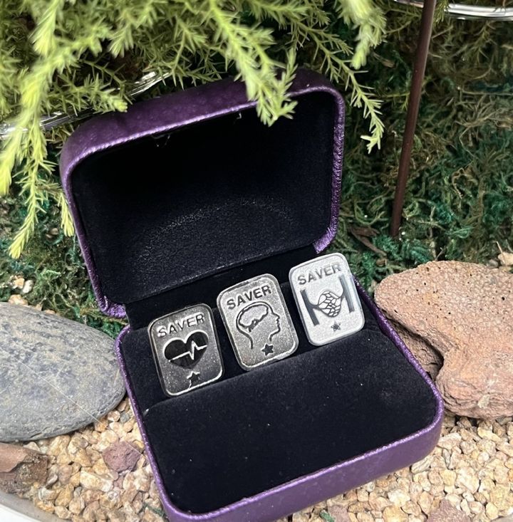 [전주=뉴시스] 전북특별자치도소방본부는 '2025년 하반기 하트·브레인·트라우마 세이버' 수여 대상자 193명을 선정했다고 23일 밝혔다. 사진은 이들에게 주어지는 세이버 배지. (사진=전북특별자치도소방본부 제공) 2026.02.23. photo@newsis.com *재판매 및 DB 금지