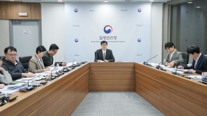 [세종=뉴시스] 사진은 김기남 질병관리청 차장이 23일 코로나19 감사 결과를 온라인으로 브리핑하고 있는 모습. (사진=질병청 제공) 2026.02.23. photo@newsis.com *재판매 및 DB 금지