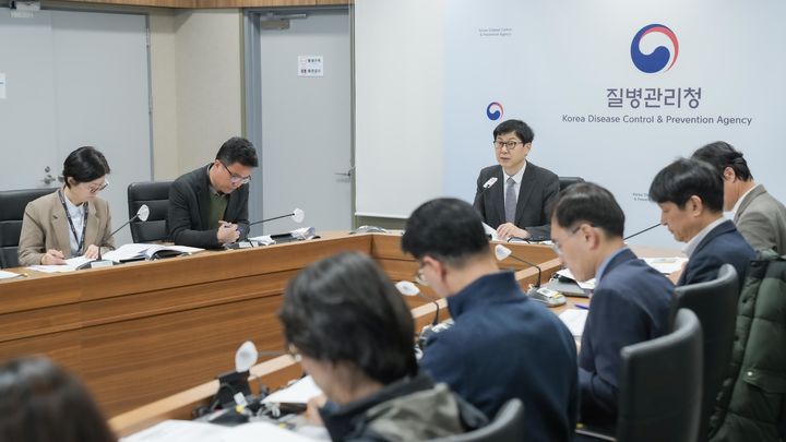 [세종=뉴시스] 사진은 김기남 질병관리청 차장이 23일 코로나19 감사 결과를 온라인으로 브리핑하고 있는 모습. (사진=질병청 제공) 2026.02.23. photo@newsis.com *재판매 및 DB 금지