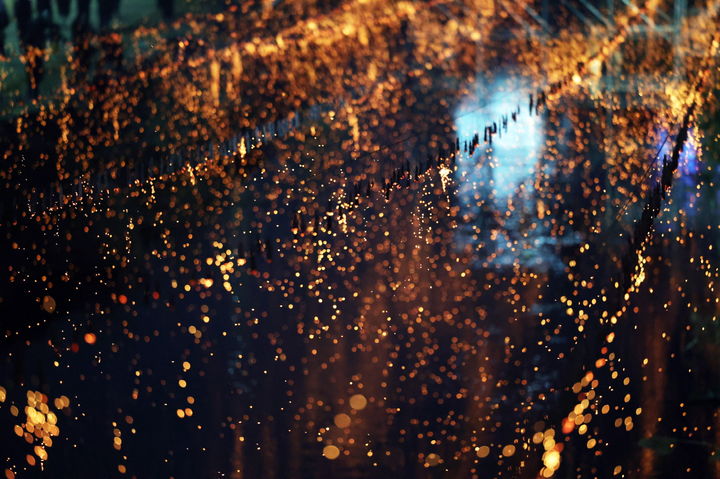 [서울=뉴시스] 낙화놀이 중 낙화봉이 타면서 빛의 장관을 연출하는 모습. 2026.02.23. (사진=노원구 제공) *재판매 및 DB 금지