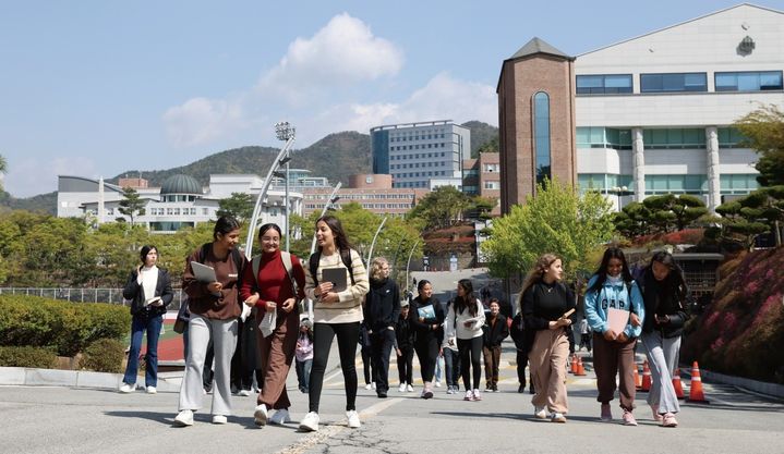 [구미=뉴시스] 경운대 외국인 유학생. (사진=경운대 제공) 2026.02.23 photo@newsis.com *재판매 및 DB 금지