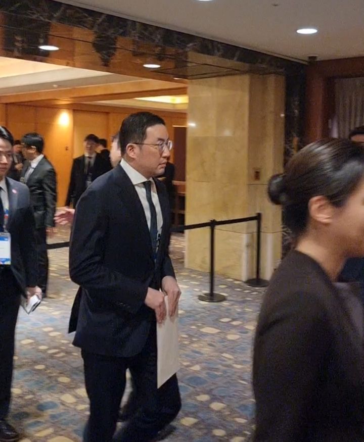 [서울=뉴시스]이지용 기자 = 구광모 LG그룹 회장이 '한-브라질 비즈니스 포럼'에 참석하기 위해 행사장에 들어서는 모습. 2026.02.23. leejy5223@newsis.com *재판매 및 DB 금지 *재판매 및 DB 금지