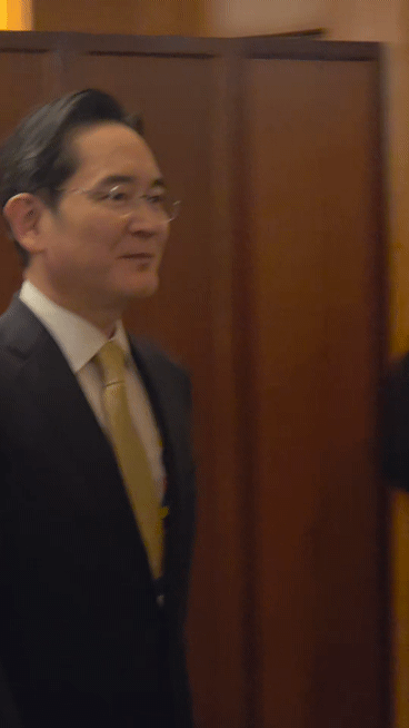 [서울=뉴시스]박현준 기자 = 이재용 삼성전자 회장이 23일 서울 소공동 롯데호텔에서 열린 '한-브라질 비즈니스 포럼'에 참석한 뒤 현장을 빠져나가고 있다. 2026.02.23. parkhj@newsis.com *재판매 및 DB 금지