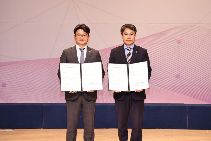 [양산=뉴시스] 양산시가 의약품 전문 유통기업 우정약품과 300억원 규모의 투자협약을 체결하고 있다. (사진=양산시 제공) 2026.02.24. photo@newsis.com *재판매 및 DB 금지