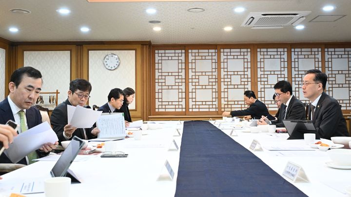 [서울=뉴시스] 이형일 재정경제부 차관이 23일 서울 종로구 정부서울청사에서 시장상황점검회의를 주재하고 있다. (사진=재정경제부 제공) 2026.02.23. photo@newsis.com *재판매 및 DB 금지