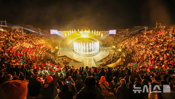 [베로나=뉴시스] 김근수 기자 = 22일 오후(현지시간) 이탈리아 베로나 아레나에서 2026 밀라노·코르티나담페초 동계올림픽대회 폐회식 공연이 펼쳐지고 있다. (공동취재) 2026.02.23. photo@newsis.com