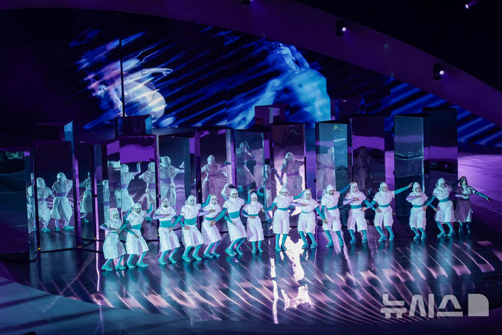 [베로나=뉴시스] 박주성 기자 = 22일(현지 시간) 이탈리아 베로나 아레나에서 열린 2026 밀라노·코르티나담페초 동계올림픽 폐회식에서 공연이 펼쳐지고 있다. (공동취재) 2026.02.23. photo@newsis.com