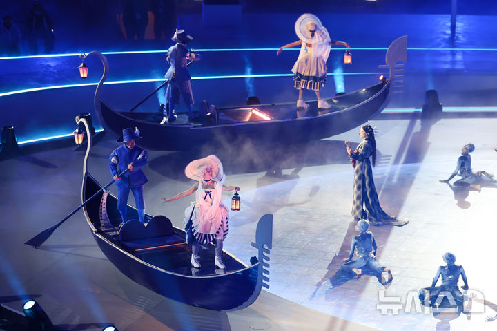 [베로나=뉴시스] 박주성 기자 = 22일(현지 시간) 이탈리아 베로나 아레나에서 열린 2026 밀라노·코르티나담페초 동계올림픽 폐회식에서 공연이 펼쳐지고 있다. (공동취재) 2026.02.23. photo@newsis.com