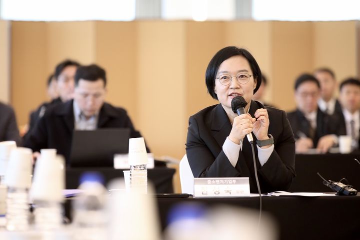 [서울=뉴시스] 한성숙 중소벤처기업부 장관이 23일 서울 용산구 피스앤파크컨벤션에서 열린 '방산 스타트업 육성 업무협약식'에서 인사말을 하고 있다. (사진=중소벤처기업부 제공) 2026.02.23. photo@newsis.com *재판매 및 DB 금지