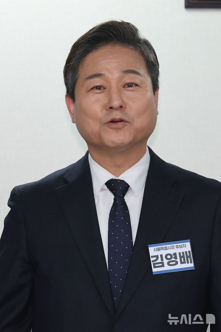[서울=뉴시스] 권창회 기자 = 김영배 더불어민주당 서울시장 후보가 23일 오전 서울 영등포구 더불어민주당 당사에서 열린 중앙당공천관리위원회 2차 회의 및 광역단체장 후보자 면접에서 각오를 밝히고 있다. 2026.02.23. kch0523@newsis.com