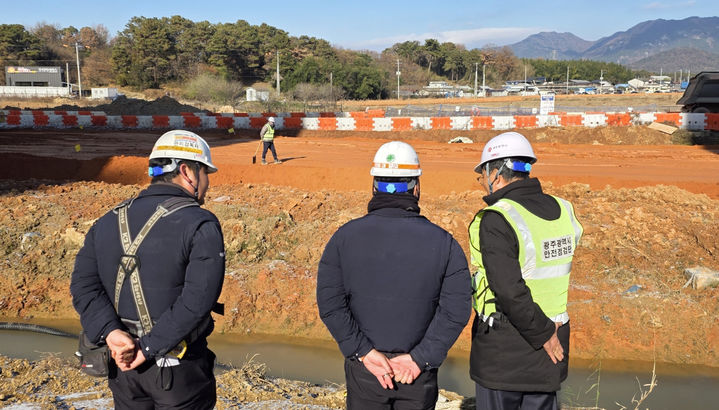 [광주=뉴시스] 광주시 건설공사장·재난취약시설·급경사지 대상 해빙기 안전점검. (사진=광주시청 제공). photo@newsis.com *재판매 및 DB 금지