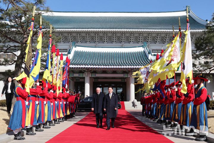 [서울=뉴시스] 최동준 기자 = 이재명 대통령과 브라질 루이스 이나시우 룰라 다 시우바 대통령이 23일 청와대에서 열린 공식 환영식에 참석하고 있다. 2026.02.23. photocdj@newsis.com