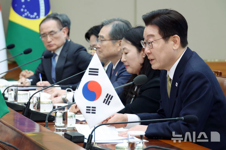 [서울=뉴시스] 최동준 기자 = 이재명 대통령 23일 청와대에서 열린 브라질 루이스 이나시우 룰라 다 시우바 대통령과 한-브라질 확대 정상회담에서 발언하고 있다. 2026.02.23. photocdj@newsis.com