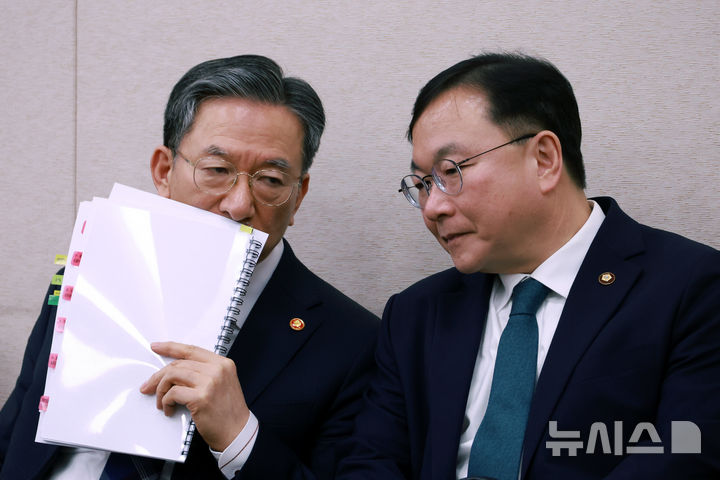 '사법 3법'에…법원행정처장 "위헌 소지" vs 법무장관 "남용 안될 것"